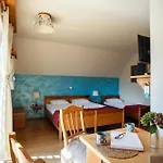 Relax Marjanca Konukevi 4*